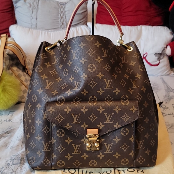 ⚘️Beautiful Louis Vuitton Metis Hobo⚘️ - Picture 2 of 16